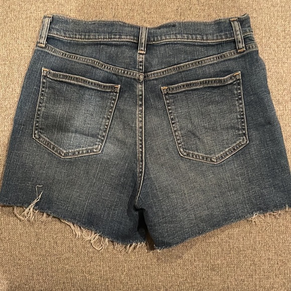GAP Womens’s Denim Short - Picture 2 of 4
